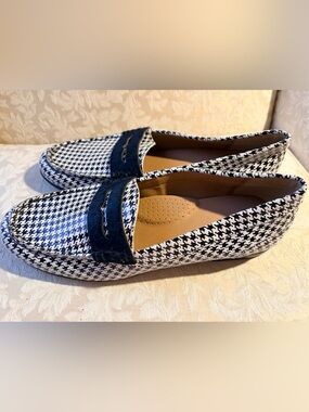 Array Black & White Houndstooth Loafers